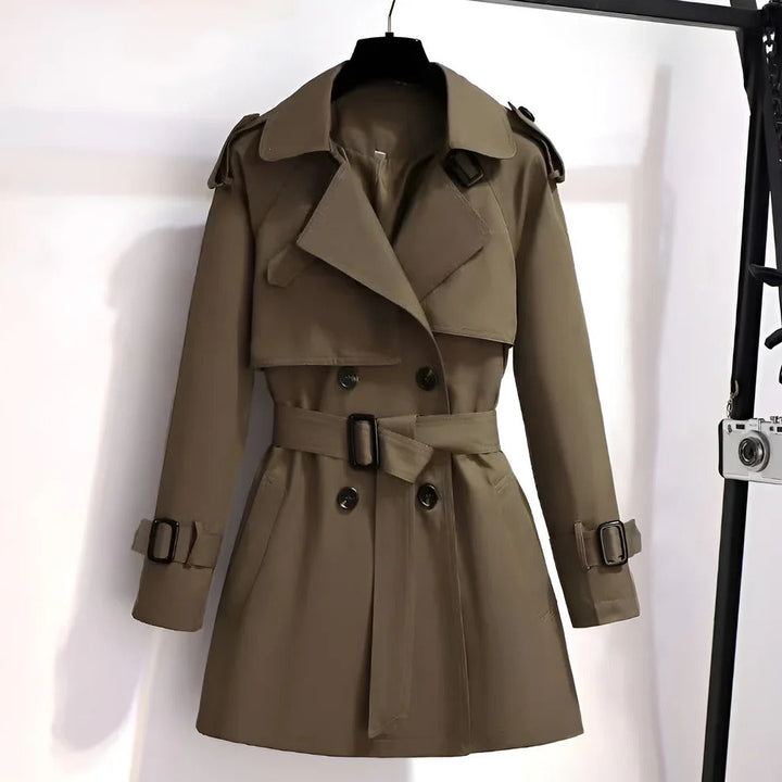 Mirella™ | Kort og chic trenchcoat til kvinder